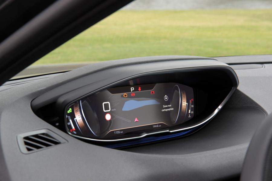 Панель приборов Peugeot 5008 GT Line 2016 года  (WW) (фото 8 из 35)